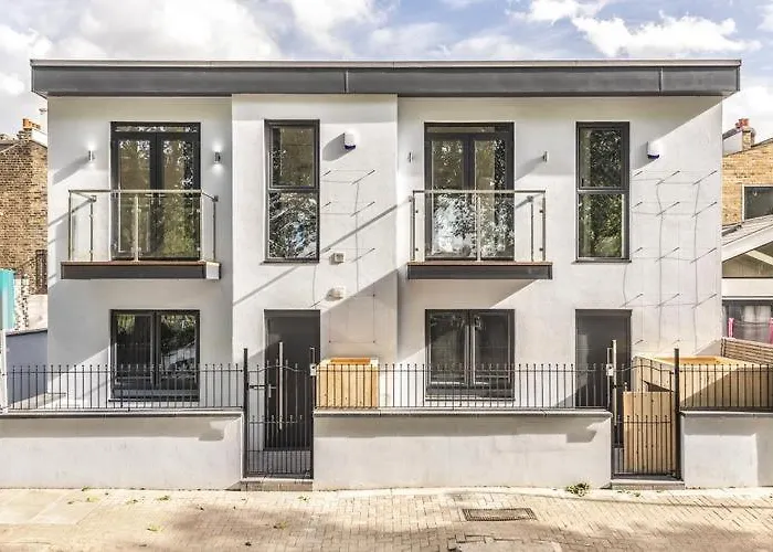 Elegant & Spacious House 3Br 3Ba Balcony Patio