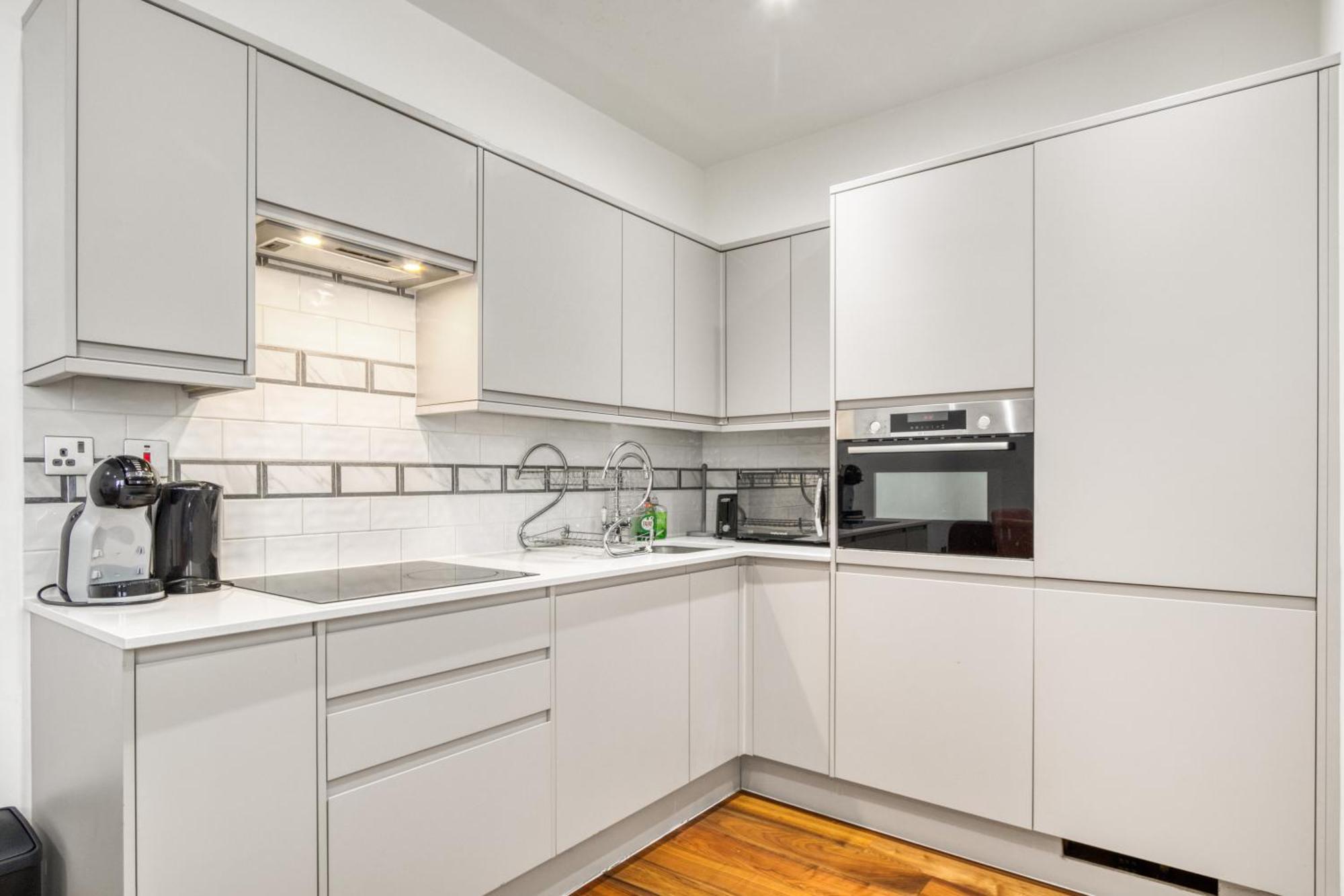 Apartment Elegant & Spacious House 3br 3ba Balcony Patio London