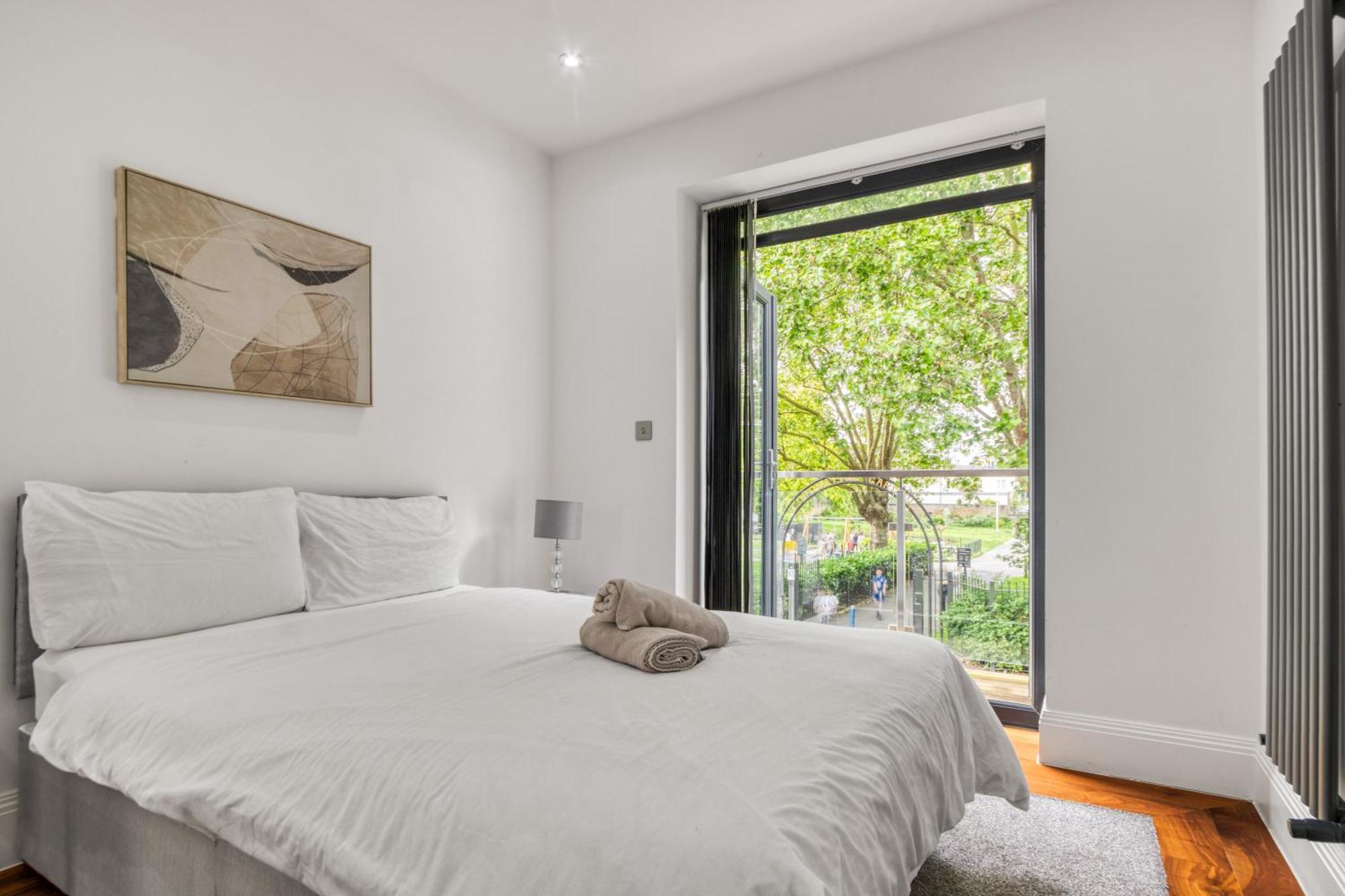 Elegant & Spacious House 3br 3ba Balcony Patio Londra